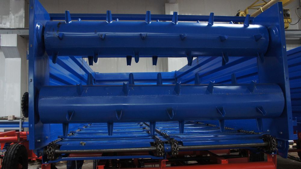 Прицеп раздатчик кормов тракторный (кормораздатчик)