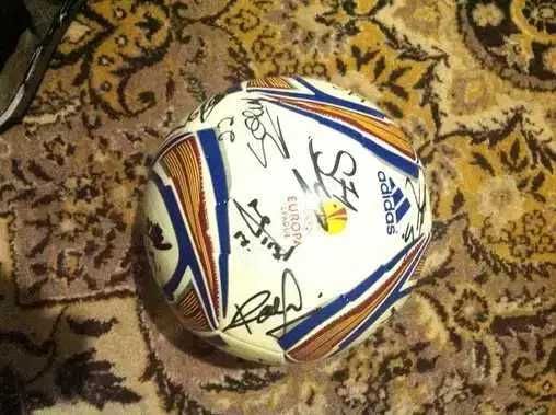 CSC 1599 Șelimbăr Minge cu autografe - Banii merg la un baiat bolnav