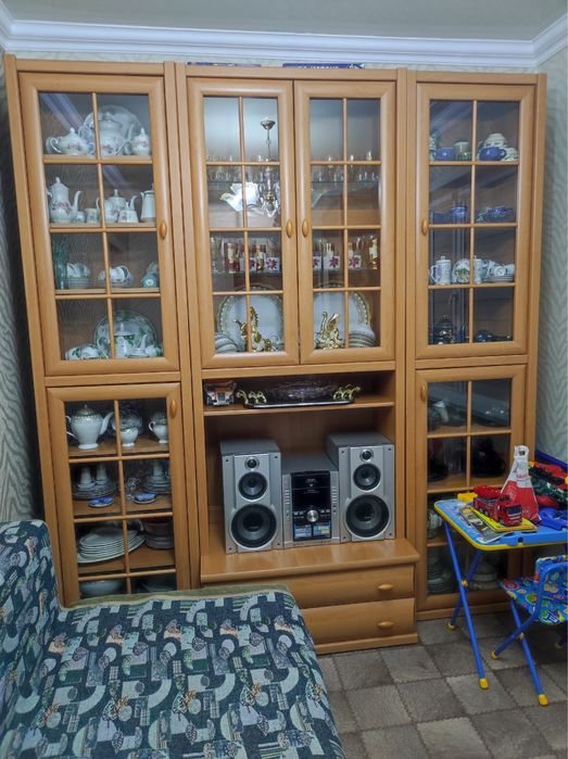 Продаю гарнитур зальный