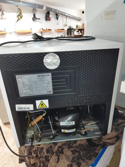 Холодильник барный мини,маленький очень.