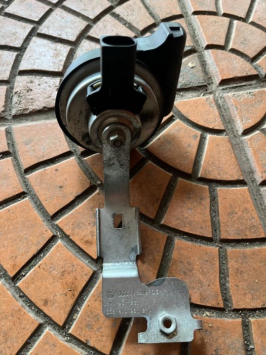 Клаксон Audi A3 8V0951230
