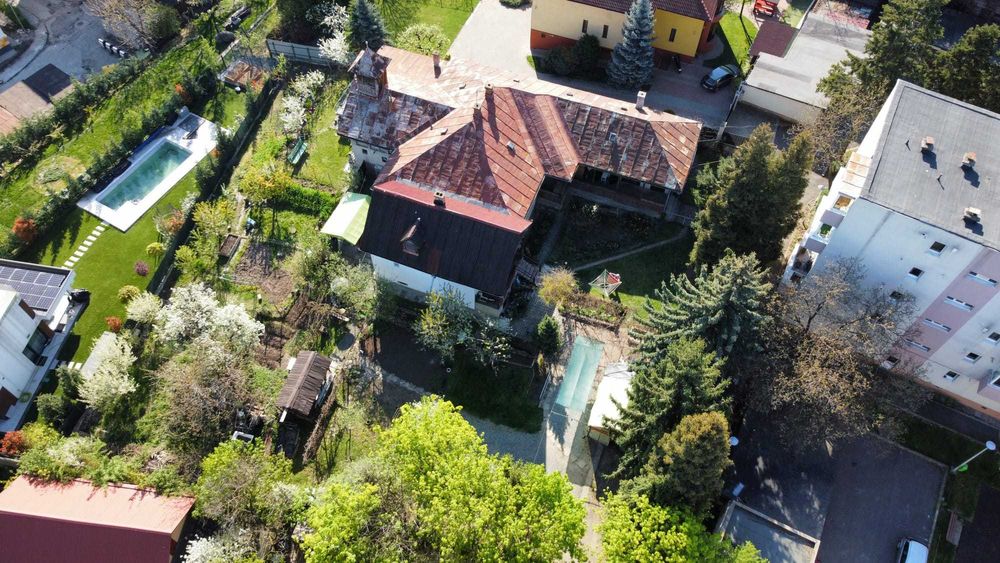 P.F. vind TEREN   1770 mp in cartierul Zorilor cu casa existenta  demolabila.