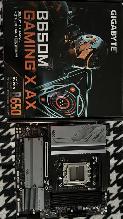 Placa de baza Gigabyte rev 1.3  b450– Pin indoit socket / Pentru reparatie sau piese