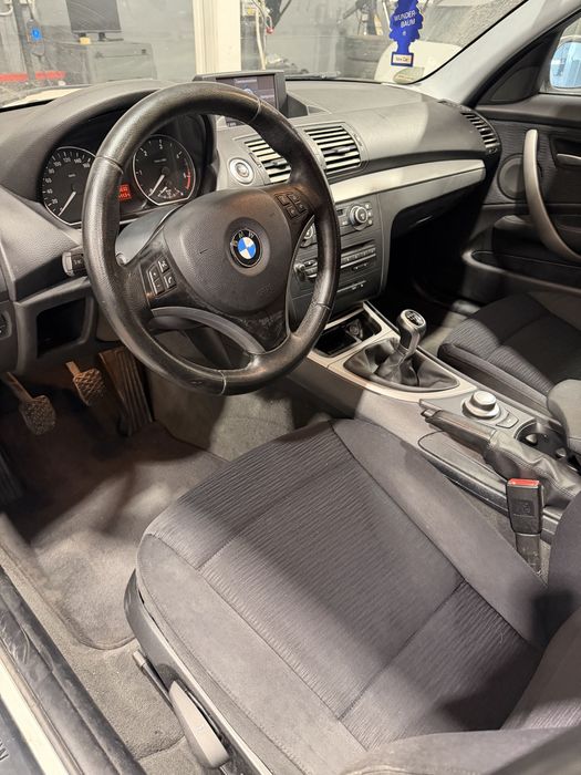 Bmw seria 1 118d diesel trapa navi facelift