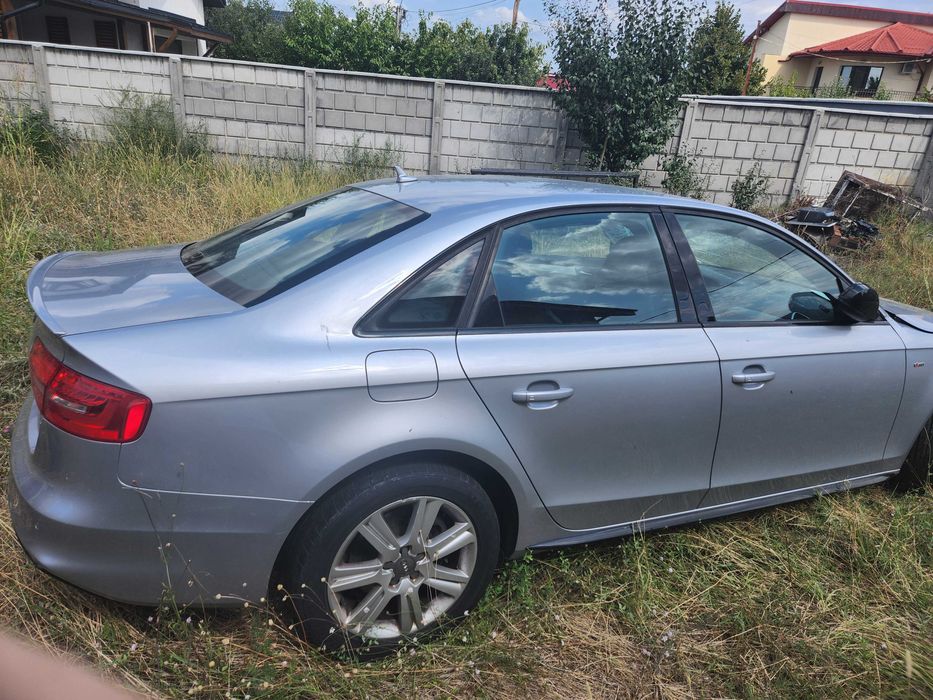 Dezmembrez Audi A4 avariat