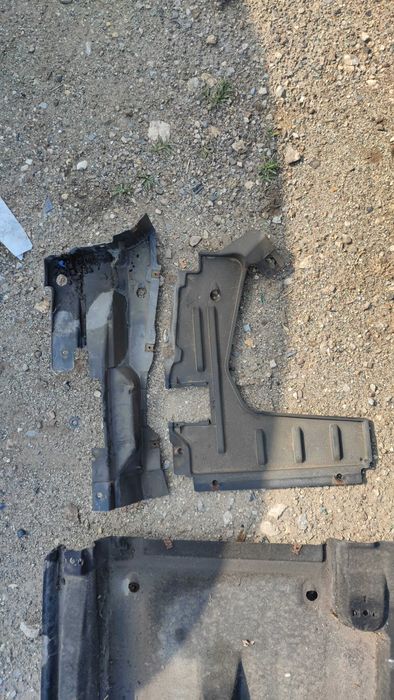 Кори под купето Audi Q3 8U Ауди КЮ 3 лява и дясна страна и по отделно