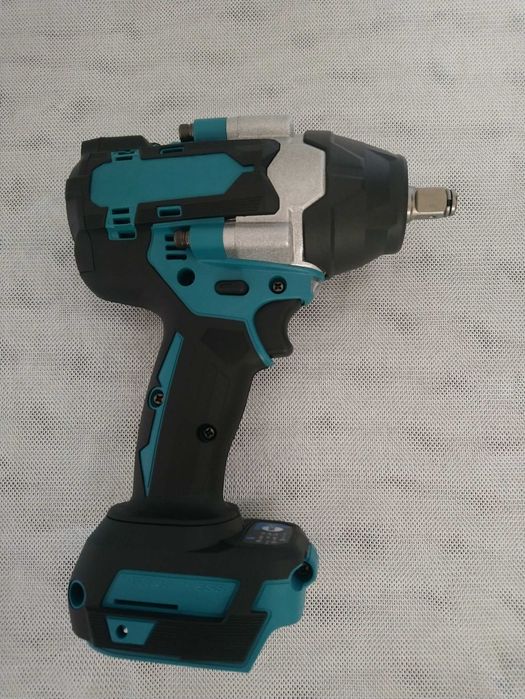 Акумулаторен гайковерт ударен