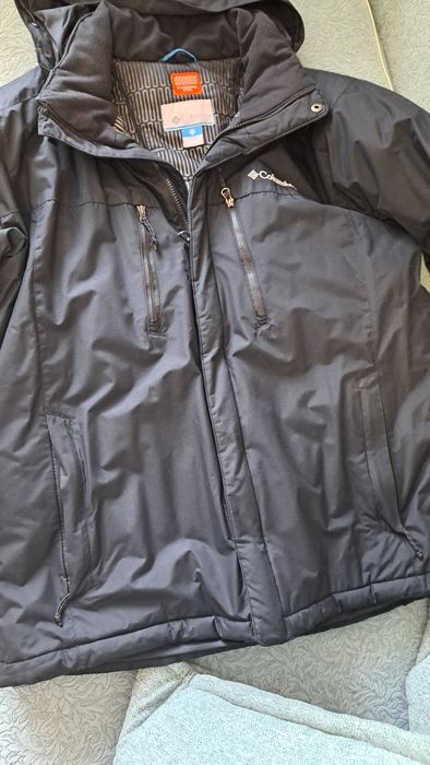 Продам куртку adidas