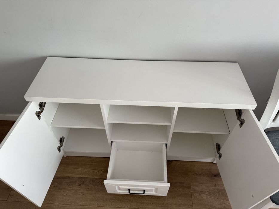 ТВ шкаф с качествени мдф пласкости