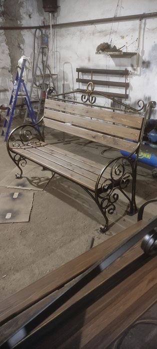 Садовая лавочка.