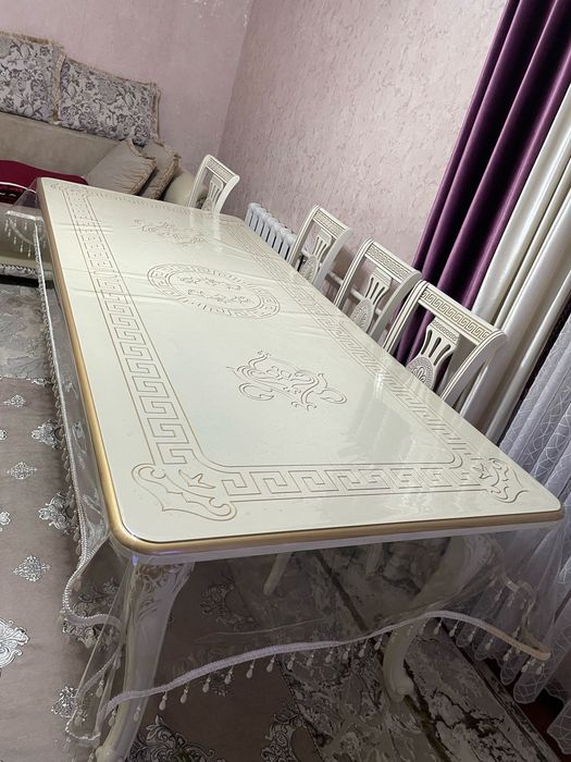 Стол для гостиной