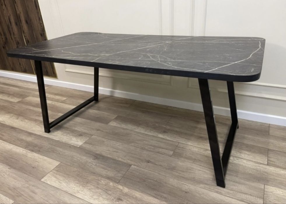 Продам кухонный стол