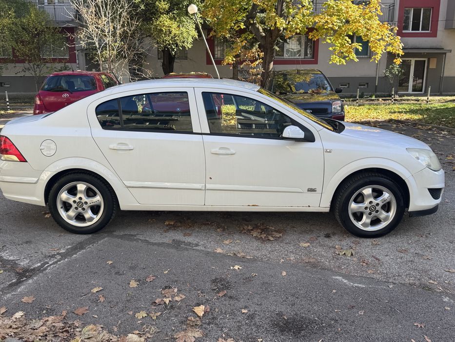 Опел Астра Н 1.6 бензин