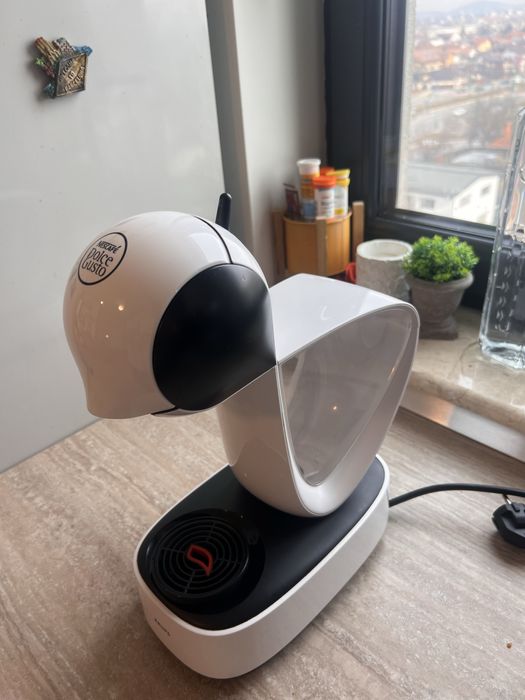 Vand doua espressoare- Lavazza Blue LB300+Dolce Gusto Krups