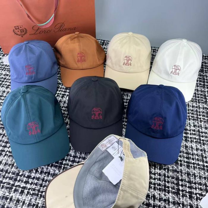 Бош кийим кепкалар оптом нархда сотилади