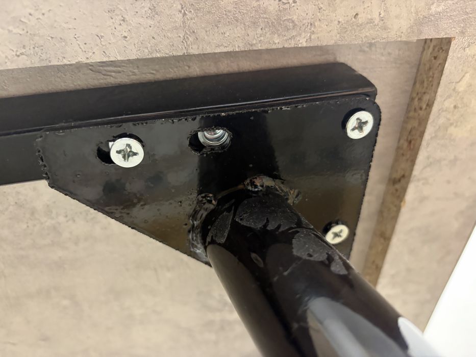 Обеденный стол в отличном состояний