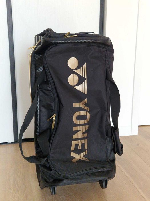 Yonex Pro Trolley travel bag - пътнически куфар за тенис ракети