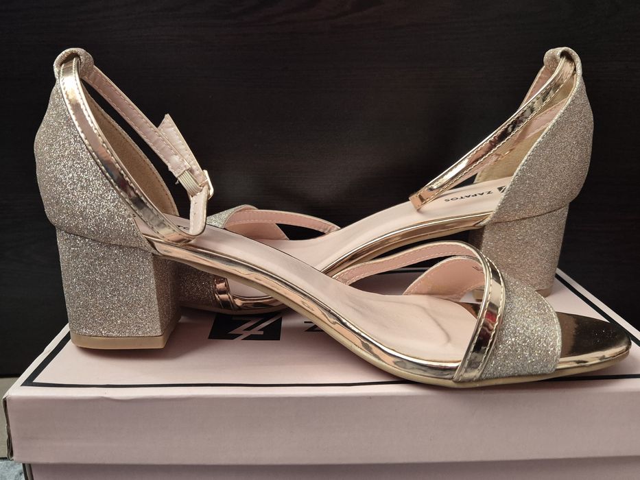 Красиви сандали с брокат