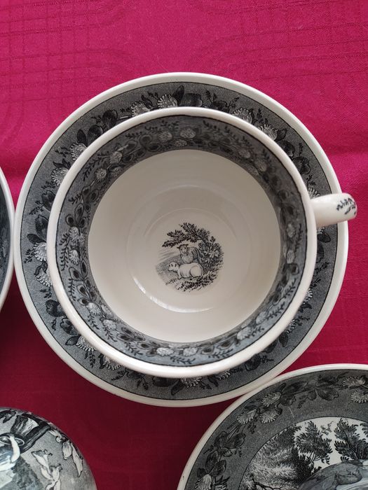 Порцеланов сервиз- 3 броя