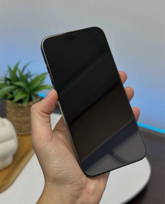 iPhone 15 PRO MaX • 256 GB • 96 % Bateria