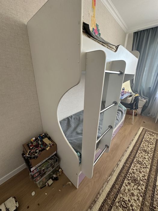 Двухъярусная кровать