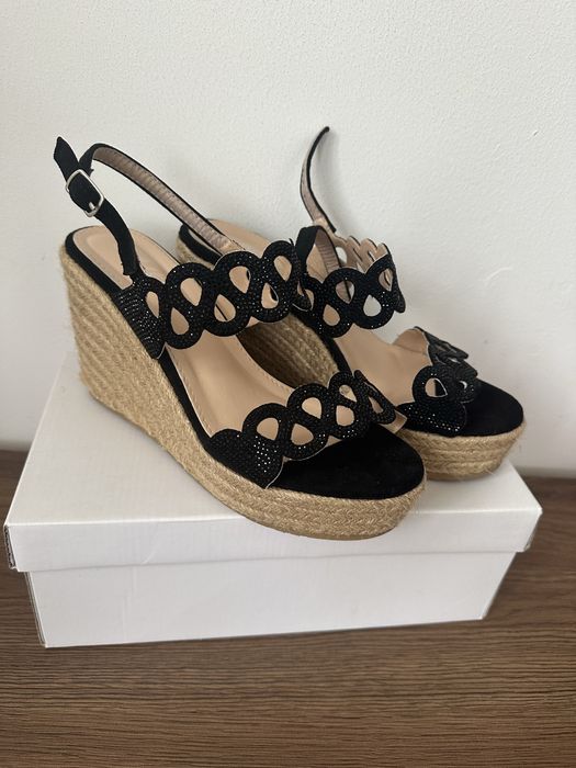 Sandale cu platforma