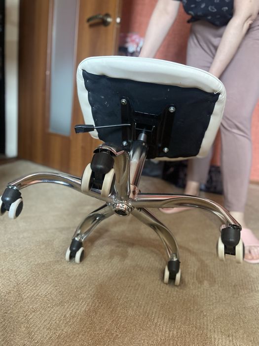 Продам крутящийся стул