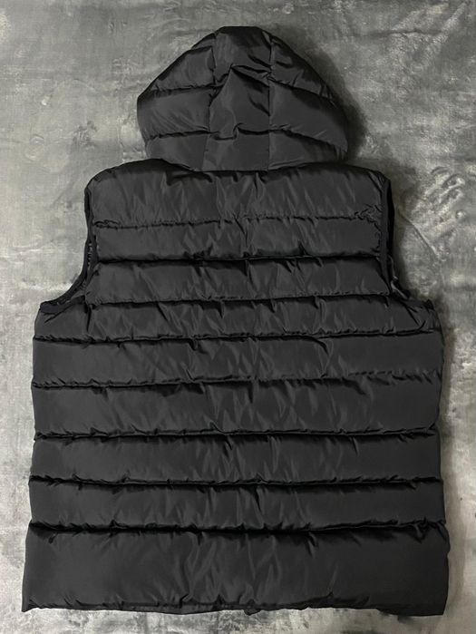 Vând vesta noua de barbati Hugo