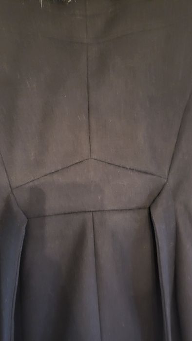 Palton lână, negru,scurt,mărimea 42 ,guler de blana,femei