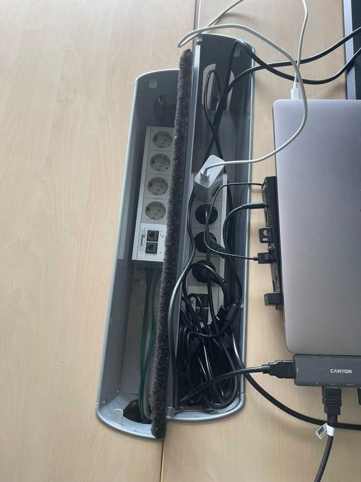 Продавам бюра 140х90см перфектно състояние