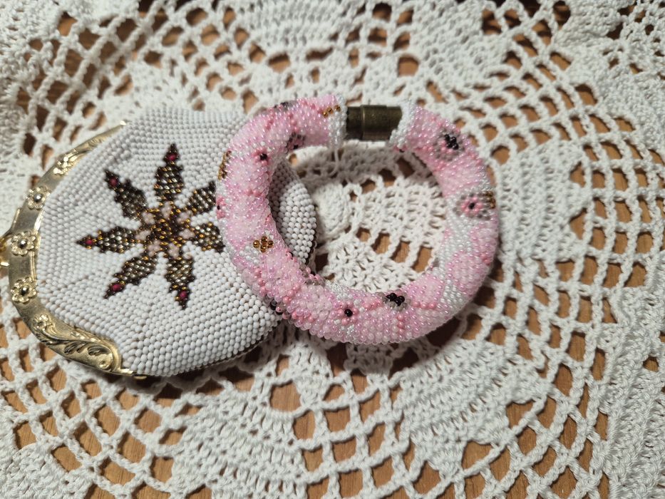 Браслет из бисера ручной работы