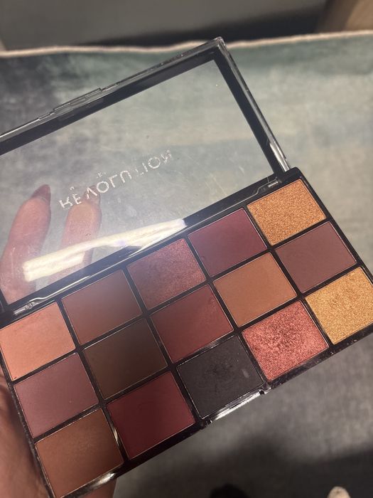 Сенки революшън палитра с топли цветове revolution ….. не се ползва