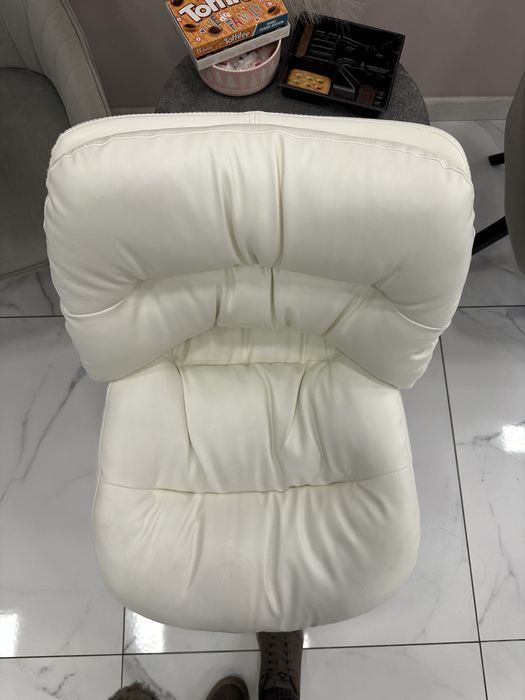 Луксозен салонен стол