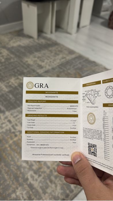 Серьги с бриллиантом