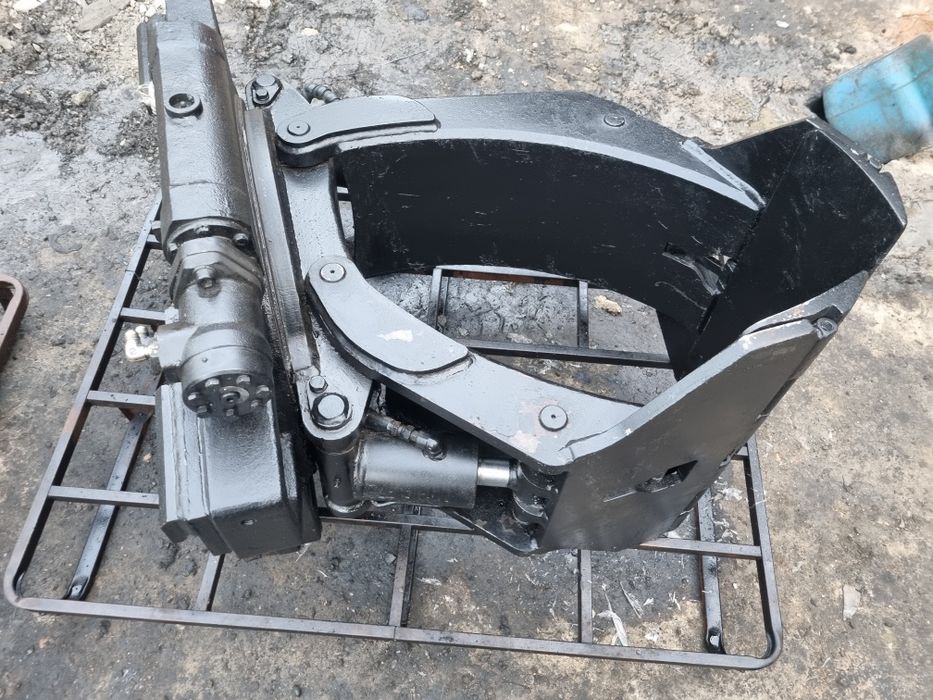 Рулонный зажим для автопогрузчика  с груз.подём 1.5 тн