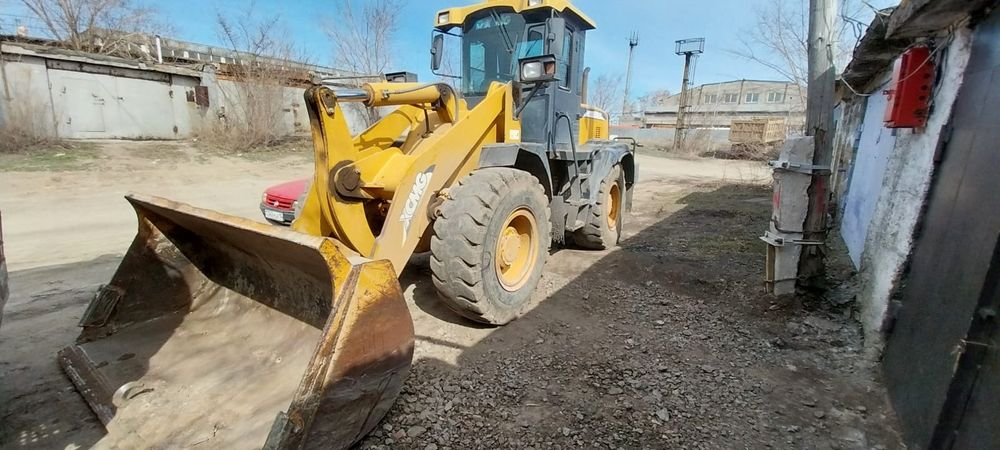 Продам двух кубовый погрузчик