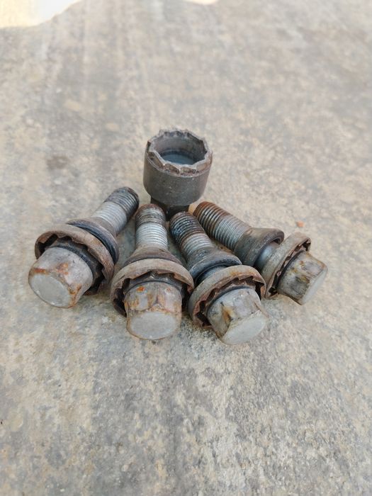 Vând prezoane antifurt volvo