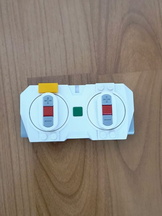 Vând Tren Electric Lego Model  60197