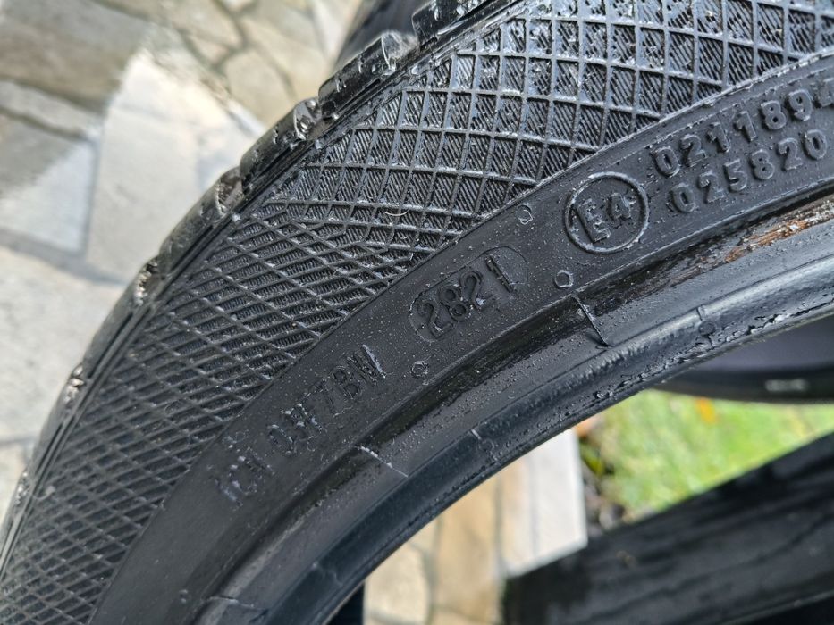 Set 4 anvelope iarna Continental 225/45/19 XL cu protectie janta
2 x C