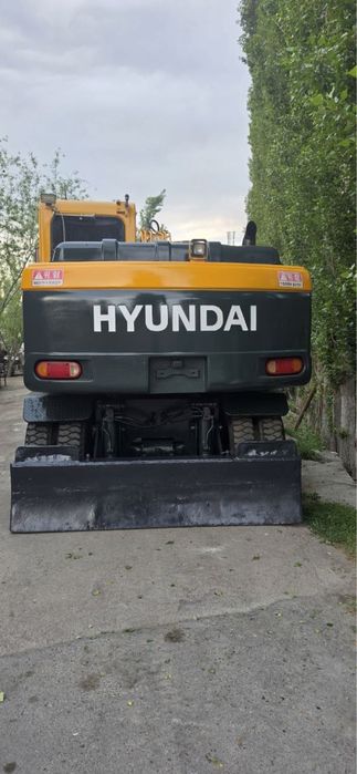 Ekskavator HYUNDAI