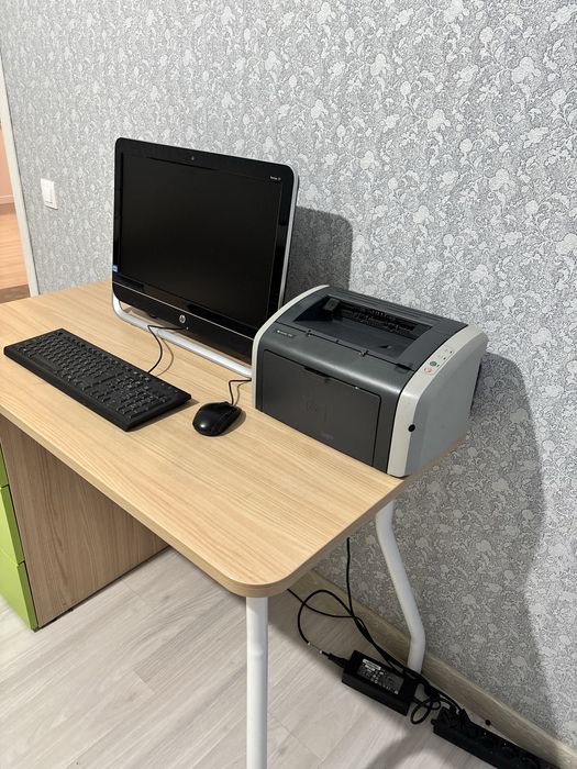 Продам рабочий письменный компьютерный стол