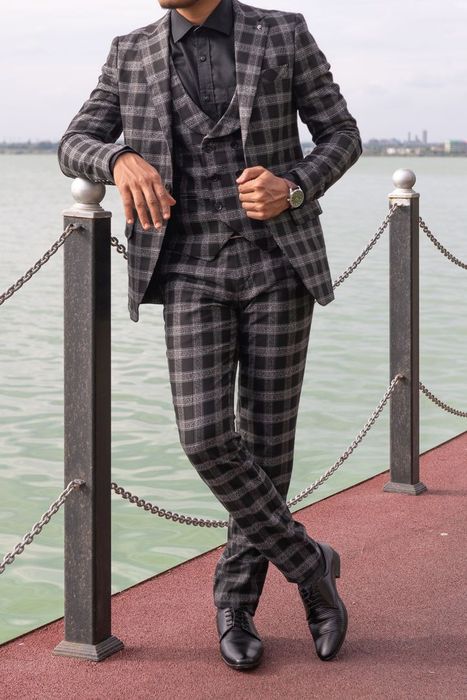 Costum negru vesta, sacou și pantaloni