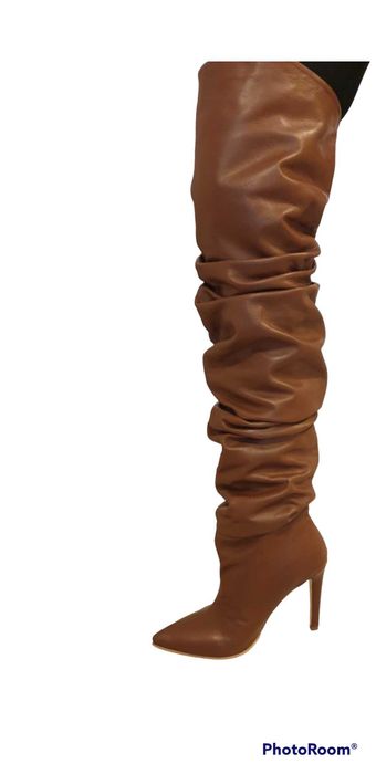 Cizme maro, aspect incretit peste genunchi