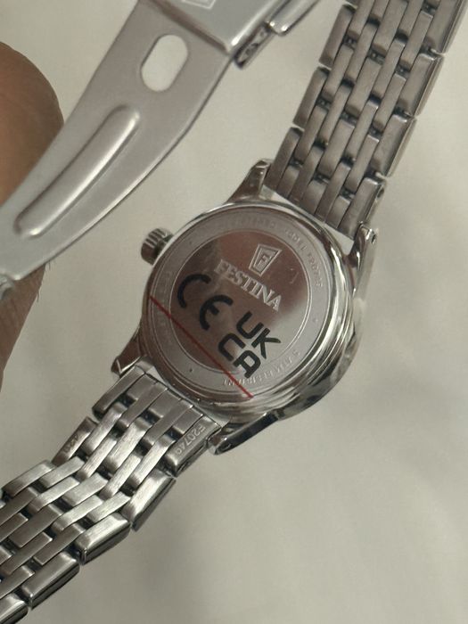 Ceas festina dama nou primit cadou