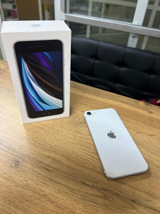 Продам iPhone SE