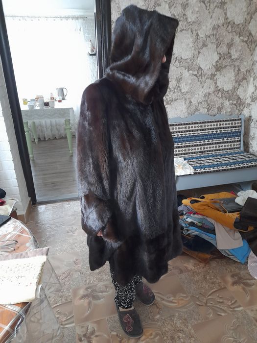 Продаю женскую шубу