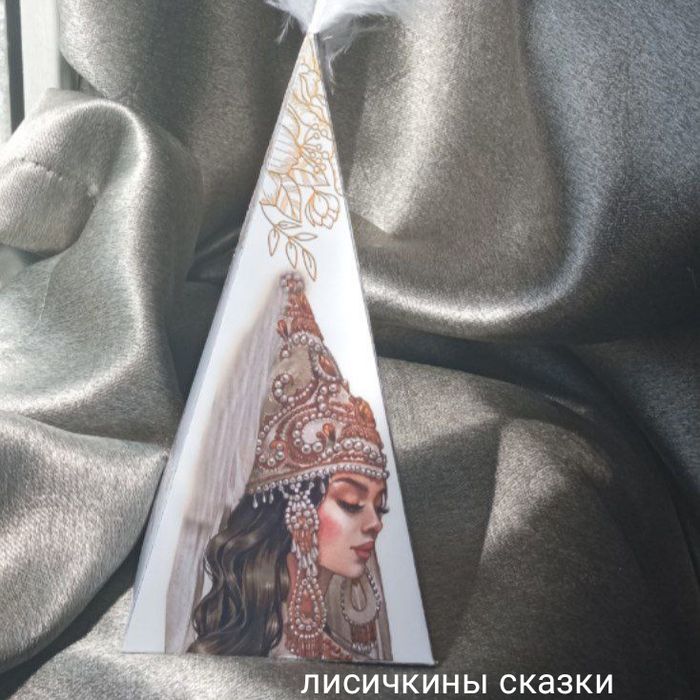 Пирамидка бонбоньерка