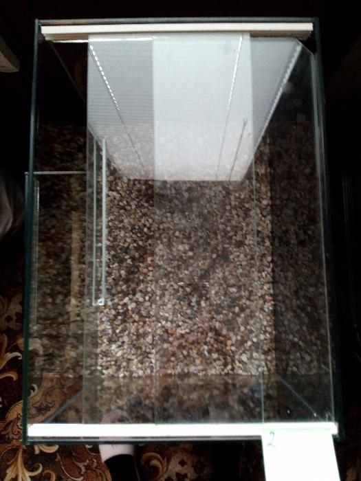 Акваруиум от кантирано стъкло