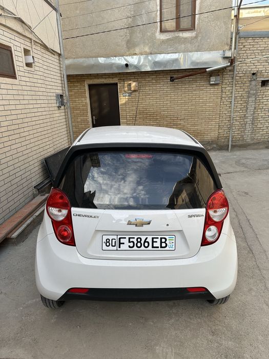 Spark avtomobili sotiladi