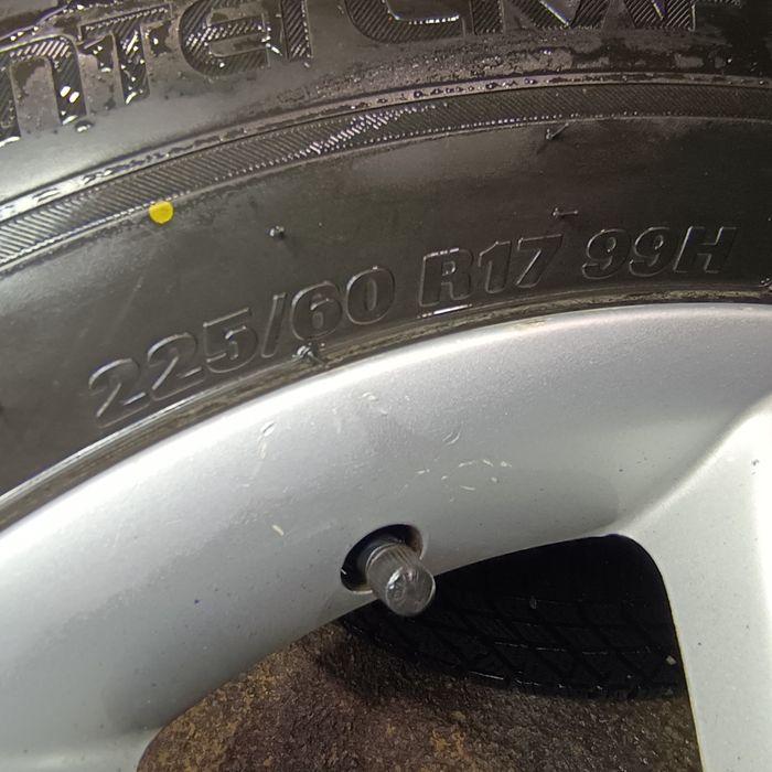 Хюндай ИХ 35 джанти оригинални с зимни гуми Кумхо